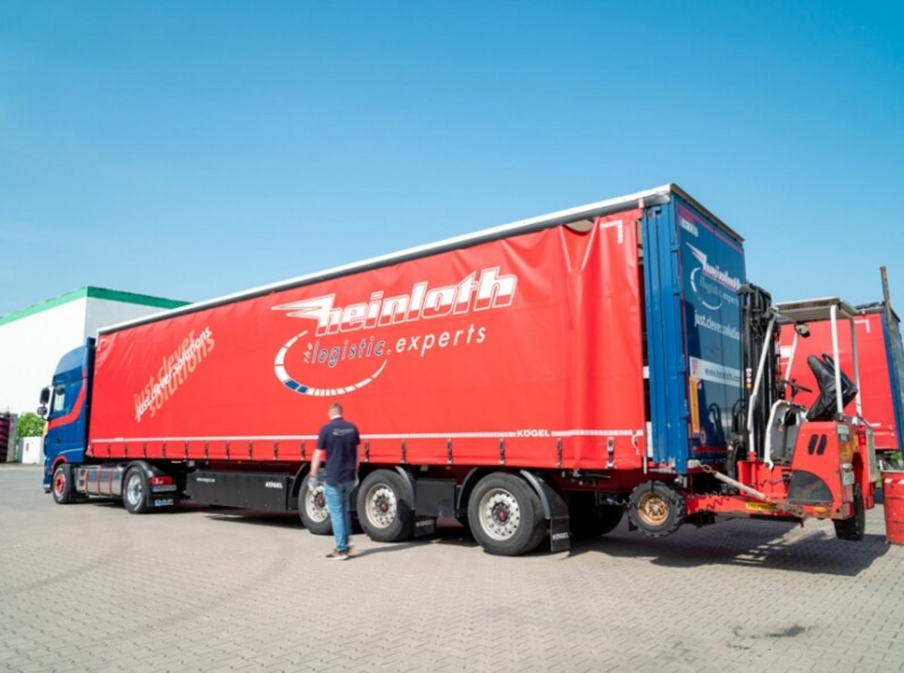 HEINLOTH-LKW mit Mitnahmestapler