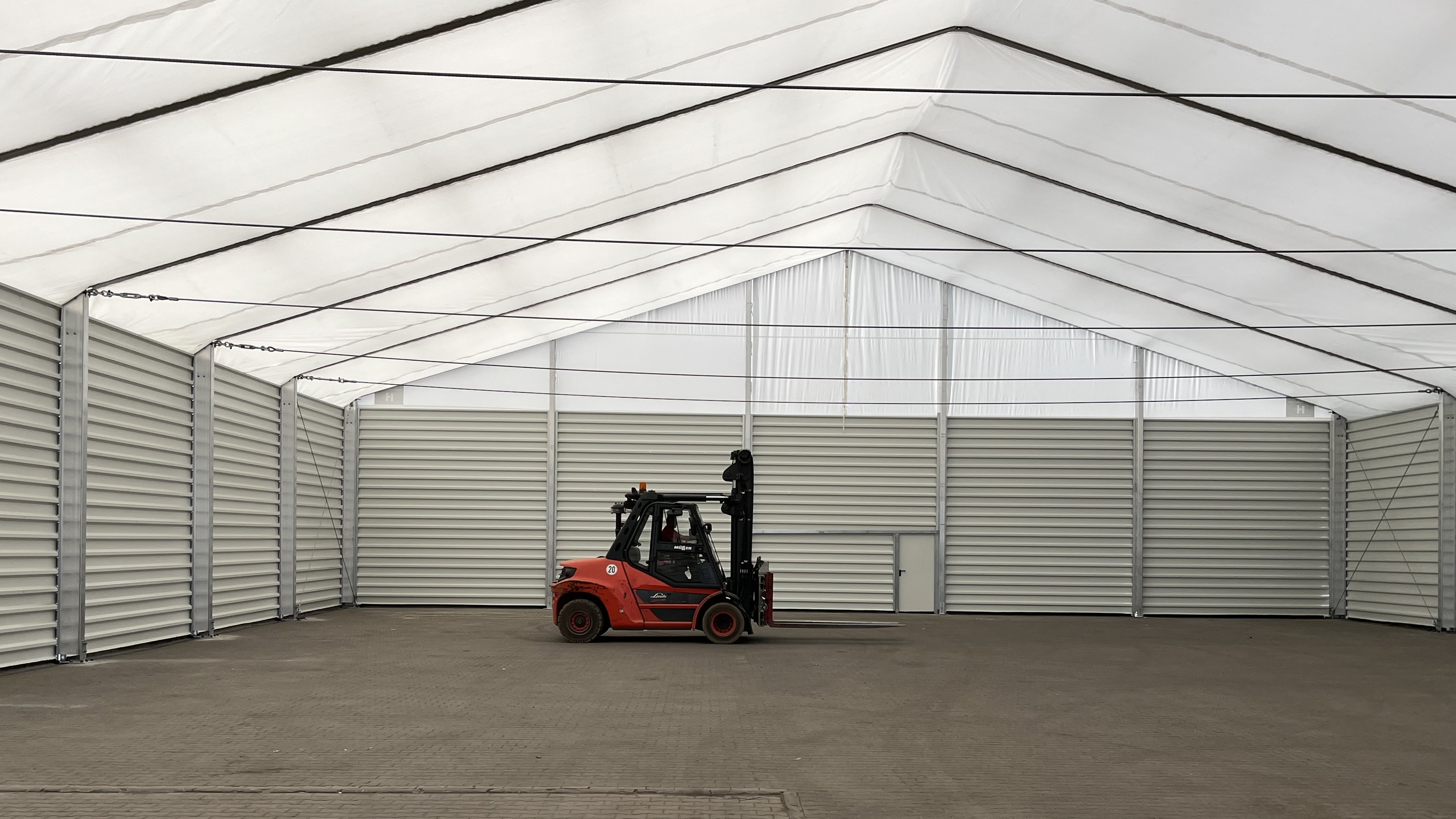 HEINLOTH the logistic experts - logistic hall - Roth